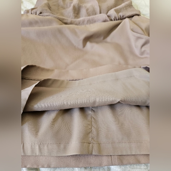 Black Halo taupe halter mini dress with pockets! Size 6 - Picture 5 of 9